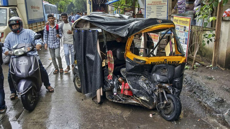 ಮಹಾರಾಷ್ಟ್ರ : ಆಟೋ ಅಪಘಾತದಲ್ಲಿ ಮೂವರು ಸಾವು..! ಮಹಾರಾಷ್ಟ್ರ : ಆಟೋ ಅಪಘಾತದಲ್ಲಿ ಮೂವರು ಸಾವು..!