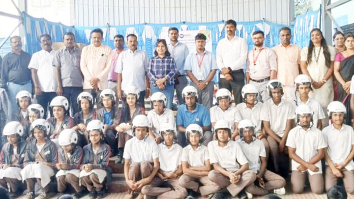 Road safety lesson for BBMP school children