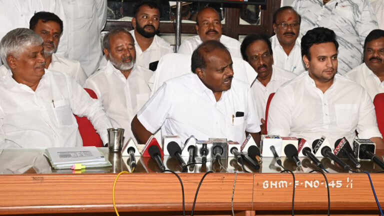 ಪೊಲೀಸ್ ಠಾಣೆಗೆ ಕಲ್ಲು ತಂದು ಹೊಡೆದವರನ್ನು ರಕ್ಷಿಸಬೇಕೇ..? : HDK