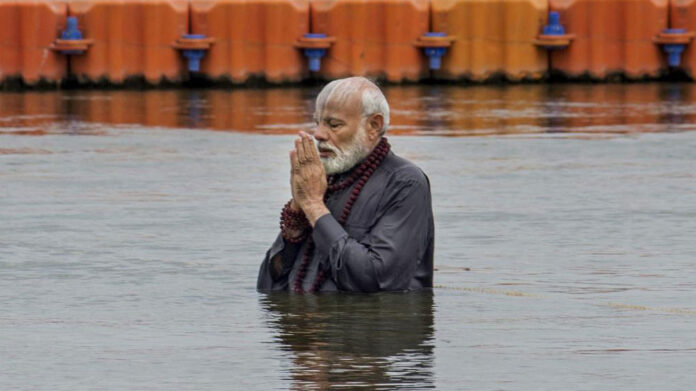 Modi in mahakumbh