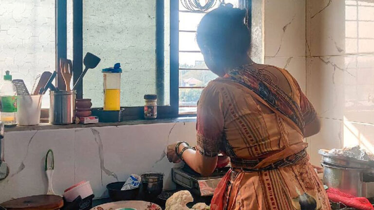 ಮನೆಯಲ್ಲಿ ಕೇರ್ ಟೇಕರ್ ಕೆಲಸದವರನ್ನು ಇಟ್ಟುಕೊಳ್ಳುವ ಮುನ್ನ ಹುಷಾರ್..! ಮನೆಯಲ್ಲಿ ಕೇರ್ ಟೇಕರ್ ಕೆಲಸದವರನ್ನು ಇಟ್ಟುಕೊಳ್ಳುವ ಮುನ್ನ ಹುಷಾರ್..!