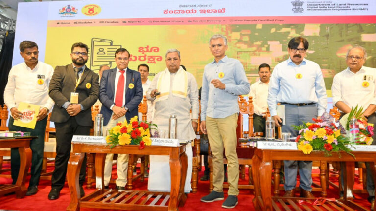 ಭ್ರಷ್ಟಾಚಾರಕ್ಕೆ ಆಸ್ಪದವಿರದಂತೆ ಪ್ರಾಮಾಣಿಕವಾಗಿ ಸೇವೆ ಮಾಡುವಂತೆ ಅಧಿಕಾರಿಗಳಿಗೆ ಸಿಎಂ ಕರೆ ಭ್ರಷ್ಟಾಚಾರಕ್ಕೆ ಆಸ್ಪದವಿರದಂತೆ ಪ್ರಾಮಾಣಿಕವಾಗಿ ಸೇವೆ ಮಾಡುವಂತೆ ಅಧಿಕಾರಿಗಳಿಗೆ ಸಿಎಂ ಕರೆ