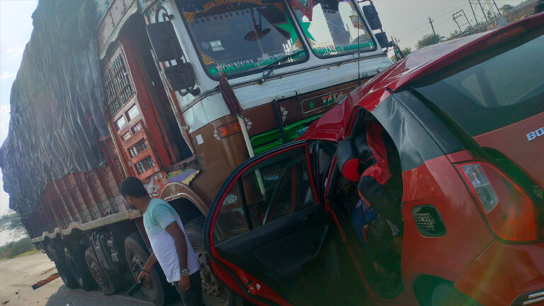 ಹುಬ್ಬಳ್ಳಿ ಭೀಕರ ಅಪಘಾತ : ಕಾರಿಗೆ ಲಾರಿ ಡಿಕ್ಕಿಯಾಗಿ 5 ಮಂದಿ ಸ್ಥಳದಲ್ಲೇ ಸಾವು