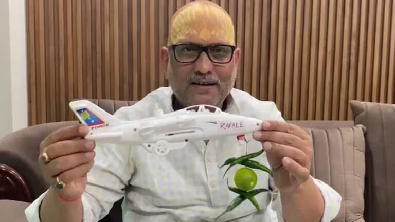 ರಫೆಲ್ ಯುದ್ಧ ವಿಮಾನವನ್ನು ಆಟಿಕೆಗೆ ಹೋಲಿಸಿದ ಕಾಂಗ್ರೆಸ್ ನಾಯಕನಿಗೆ ಹಿಗ್ಗಾಮುಗ್ಗಾ ತರಾಟೆ