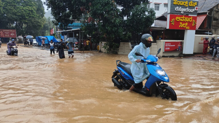 ಮುಂಗಾರು ಮಳೆಯ ಅಬ್ಬರಕ್ಕೆ ಉತ್ತರಕರ್ನಾಟಕ ತತ್ತರ