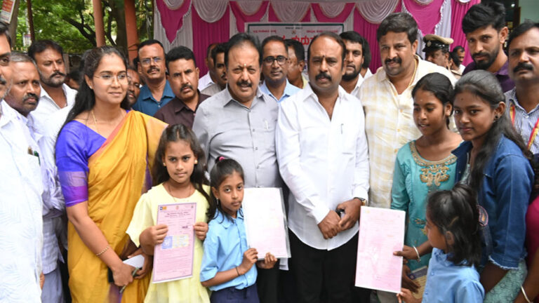 86 ಜನ ಜೀತ ವಿಮುಕ್ತರಿಗೆ 13 ವಿವಿಧ ಗುರುತಿನ ಚೀಟಿ ವಿತರಣೆ: ಎನ್.ಚಲುವರಾಯಸ್ವಾಮಿ 86 ಜನ ಜೀತ ವಿಮುಕ್ತರಿಗೆ 13 ವಿವಿಧ ಗುರುತಿನ ಚೀಟಿ ವಿತರಣೆ: ಎನ್.ಚಲುವರಾಯಸ್ವಾಮಿ
