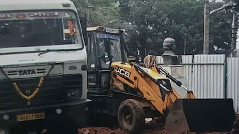 ಡಾ.ರಾಜ್‌ ಪುತ್ಥಳಿ ತೆರವು ಮಾಡಿದರೆ ಬೃಹತ್‌ ಪ್ರತಿಭಟನೆ : ಅಭಿಮಾನಿಗಳ ಎಚ್ಚರಿಕೆ