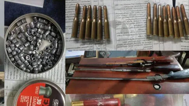 ಕೇರಳದ ಮಲಪ್ಪುರಂನ ಮನೆಯೊಂದರಲ್ಲಿ ಸಂಗ್ರಹಿಸಲಾಗಿದ್ದ ಶಸ್ತ್ರಾಸ್ತ್ರ ವಶ