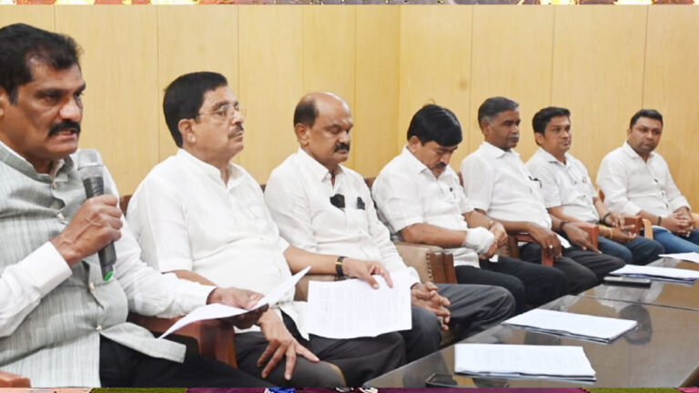 ಗೊಂದಲದ ಗೂಡಾದ ಜಾತಿ ಸಮೀಕ್ಷೆ : ಲಿಂಗಾಯತ, ಒಕ್ಕಲಿಗರ ಸಂಘ ಆರೋಪ