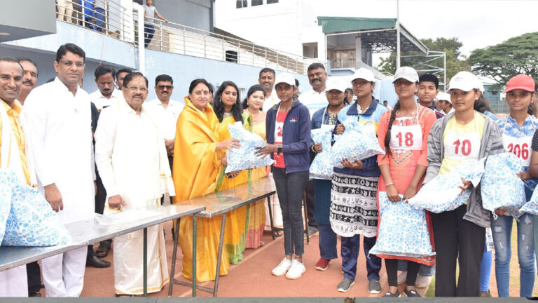 ಮೈಸೂರು ಮಾದರಿಯಲ್ಲೇ ತುಮಕೂರು ದಸರಾದಲ್ಲಿ ವಿದ್ಯಾರ್ಥಿಗಳಿಂದ ಪಂಜಿನ ಕವಾಯತು : ಗೃಹ ಸಚಿವ ಪರಮೇಶ್ವರ್