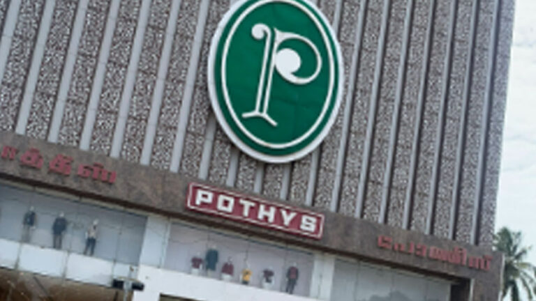 ಪೊತೀಸ್‌‍ ಬಟ್ಟೆ ಅಂಗಡಿಗಳ ಮೇಲೆ ಐಟಿ ದಾಳಿ