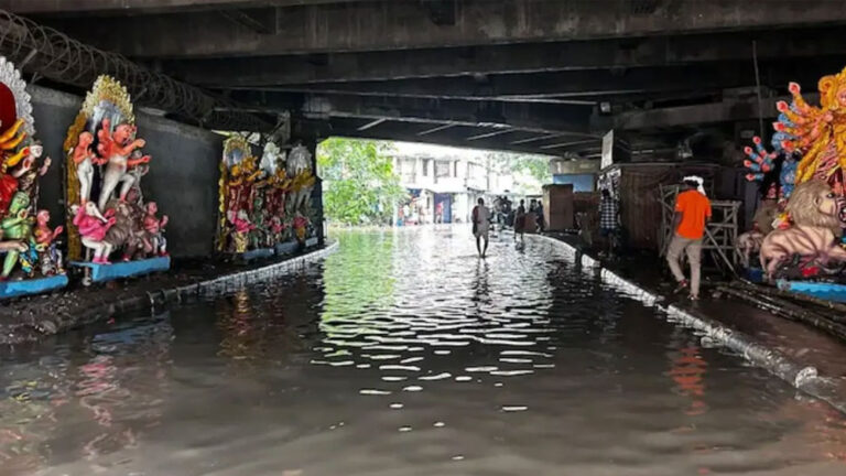ಕೋಲ್ಕತ್ತಾದಲ್ಲಿ ಎಡಬಿಡದೆ ಸುರಿದ ಮಳೆಗೆ 5 ಮಂದಿ ಸಾವು