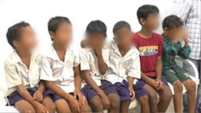 ಹಾಸ್ಟೆಲ್‌ನಲ್ಲಿ ಮಲಗಿದ್ದ ವಿದ್ಯಾರ್ಥಿಗಳ ಕಣ್ಣಿಗೆ ಫೆವಿಕ್ವಿಕ್‌ ಸುರಿದ ಸಹಪಾಠಿಗಳು.!