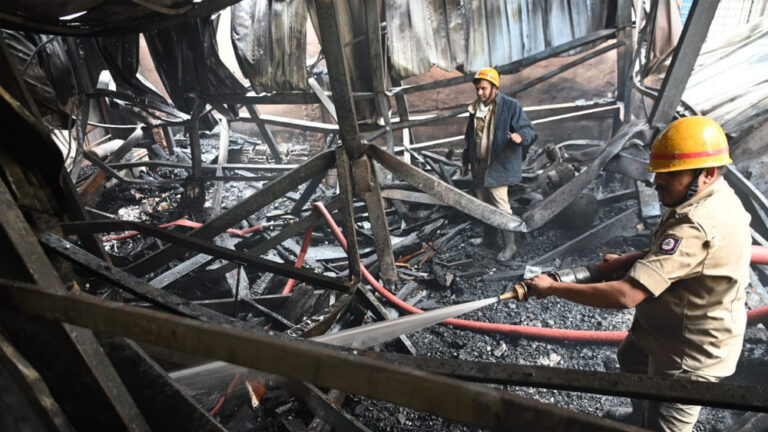 ಮಲ್ಲೇಶ್ವರಂನಲ್ಲಿ ಬೆಂಕಿ ಅವಘಡ : 5 ಕೋಟಿ ಮೌಲ್ಯದ ಫರ್ನಿಚರ್‌ ಭಸ್ಮ