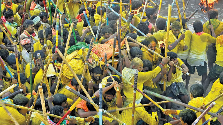 ಬನ್ನಿ ಉತ್ಸವದ ಕಾಳಗಕ್ಕೆ ಇಬ್ಬರು ಬಲಿ, 90 ಮಂದಿಗೆ ಗಾಯ