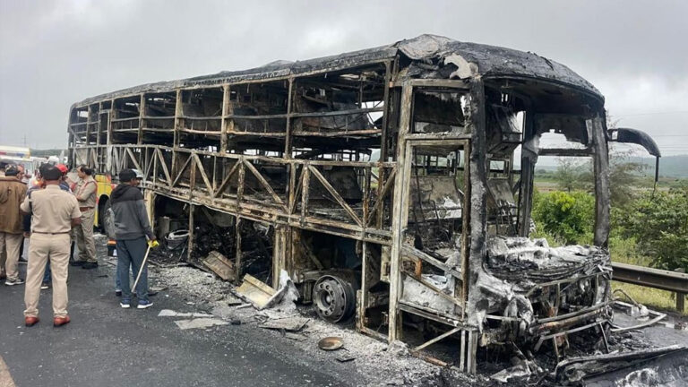 ಕರ್ನೂಲ್‌ ಬಸ್ ಬೆಂಕಿ ದುರಂತಕ್ಕೆ ಬ್ಯಾಟರಿಗಳು ಸ್ಫೋಟಗೊಂಡಿದ್ದೇ ಕಾರಣ : ಪ್ರಾಥಮಿಕ ತನಿಖೆ ವರದಿ