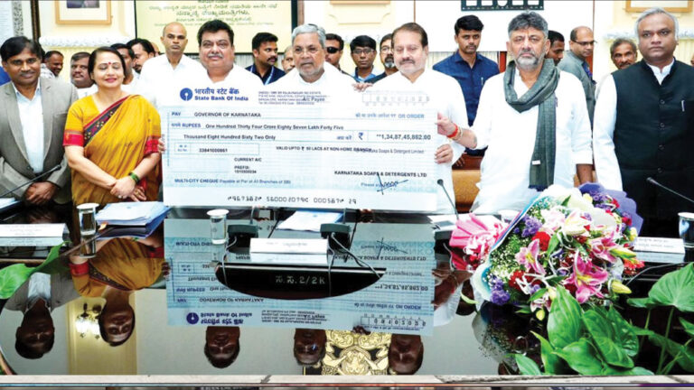 ಕೆಎಸ್‌‍ಡಿಎಲ್‌ನಿಂದ ಸರ್ಕಾರಕ್ಕೆ 135 ಕೋಟಿ ರೂ.ಡಿವಿಡೆಂಡ್‌ ಚೆಕ್‌ ಹಸ್ತಾಂತರ