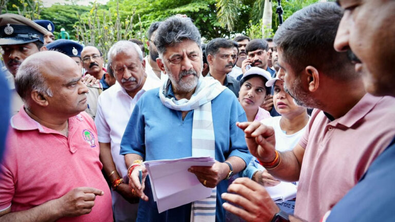 ಪಾರ್ಕ್‌ನಲ್ಲಿ ನಾಗರಿಕರ ಸಮಸ್ಯೆ ಆಲಿಸಿದ ಡಿಸಿಎಂ ಡಿಕೆಶಿ