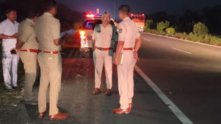 ಹುಲಿಗೆಮ್ಮ ದೇವಸ್ಥಾನಕ್ಕೆ ಪಾದಯಾತ್ರೆಯಲ್ಲಿ ತೆರಳುತ್ತಿದ್ದವರ ಮೇಲೆ ಬಸ್‌‍ ಹರಿದು ಮೂವರ ಭಕ್ತರ ದುರ್ಮರಣ