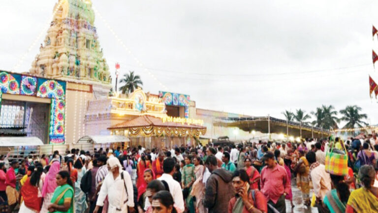 ದೀಪಾವಳಿ ಜಾತ್ರೆ : ಶ್ರೀ ಮಲೆ ಮಹದೇಶ್ವರ ಬೆಟ್ಟಕ್ಕೆ ಹರಿದು ಬಂದ ಭಕ್ತ ಸಾಗರ