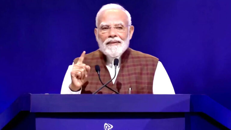 75 ಗಂಟೆಗಳಲ್ಲಿ ಶಸ್ತ್ರಾಸ್ತ್ರಗಳನ್ನು ತ್ಯಜಿಸಿಸಿದ 300ಕ್ಕೂ ಹೆಚ್ಚು ಮಾವೋವಾದಿಗಳು, ನಕ್ಸಲ್‌ ಮುಕ್ತ ಭಾರತ ; ಪ್ರಧಾನಿ ಮೋದಿ