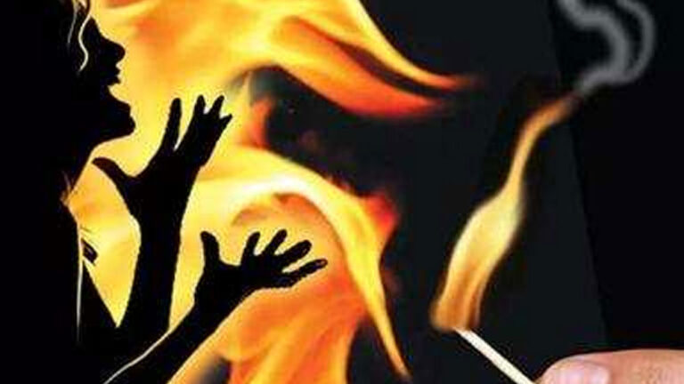 3ನೇ ಮದುವೆಗೆ ಸಮ್ಮತಿ ನೀಡದ 2ನೇ ಪತ್ನಿಗೆ ಬೆಂಕಿ ಹಚ್ಚಿ ಕೊಂದ