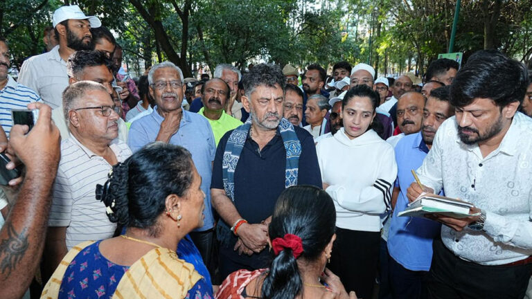 ಬೆಂಗಳೂರಲ್ಲಿ ಸಾರ್ವಜನಿಕರ ಜೊತೆ ಡಿಸಿಎಂ ಡಿಕೆಶಿ ಸಂವಾದ