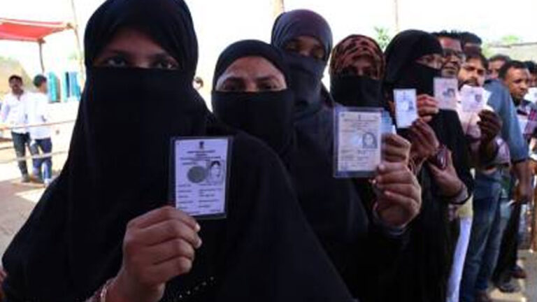 ಬಿಹಾರ ಚುನಾವಣೆ : ಬುರ್ಖಾಧಾರಿ ಮತದಾರರ ಪರಿಶೀಲನೆಗೆ ಅಂಗನವಾಡಿ ಕಾರ್ಯಕರ್ತೆಯರ ನಮಕ