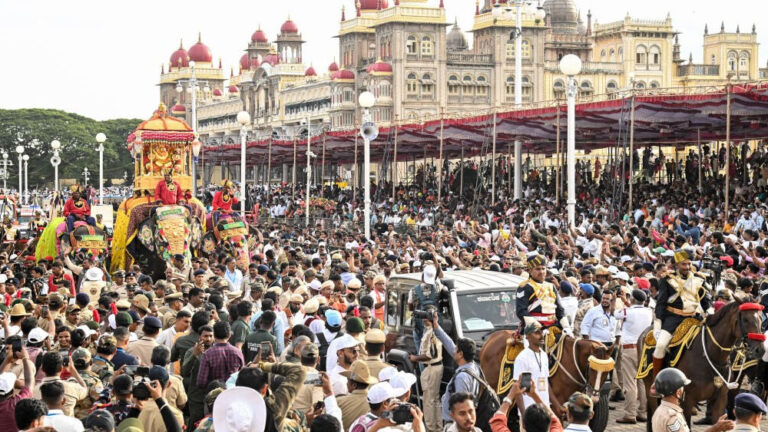 ದಸರಾ ಅವಾಂತರ : ಟಿಕೆಟ್‌ ಪಡೆದರೂ ಸಿಗದ ಪ್ರವೇಶ
