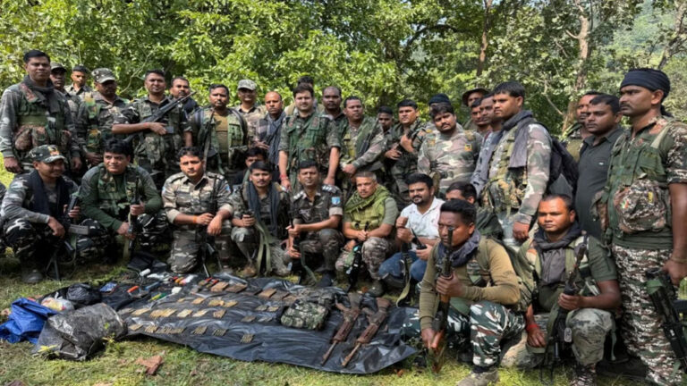 ಜಾರ್ಖಂಡ್‌ : ನಕ್ಸಲರು ಅಡಗಿಸಿಟ್ಟಿದ್ದ ಭಾರೀ ಶಸ್ತ್ರಾಸ್ತ್ರ ವಶ