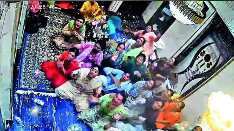 ಫೆನಾಯಿಲ್‌ ಕುಡಿದು ಆತಹತ್ಯೆಗೆ ಯತ್ನಿಸಿದ ಮಂಗಳಮುಖಿಯರು