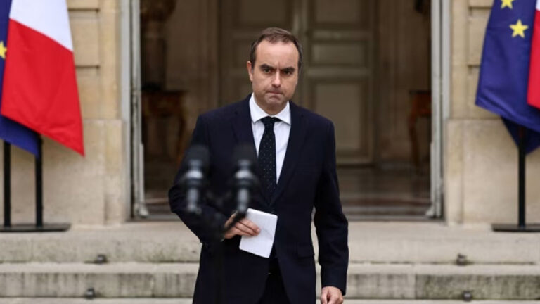 ಅಧಿಕಾರ ಸ್ವೀಕರಿಸಿ ಒಂದು ತಿಂಗಳು ಕಳೆಯುವ ಮುನ್ನವೇ ಫ್ರೆಂಚ್‌ ಪ್ರಧಾನಿ ರಾಜೀನಾಮೆ