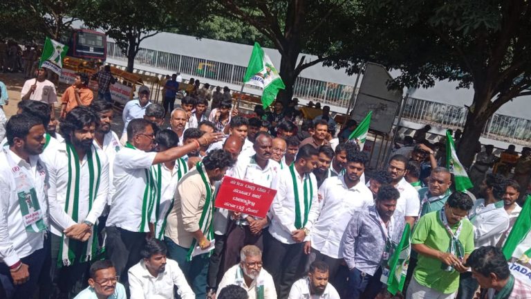 ಹೆಚ್‌ಡಿಕೆ ವಿರುದ್ಧ ಅವಹೇಳನಕಾರಿ ಹೇಳಿಕೆ ಆರೋಪ : ಡಿಕೆಶಿ ವಿರುದ್ಧ ಜೆಡಿಎಸ್‌‍ ಪ್ರತಿಭಟನೆ