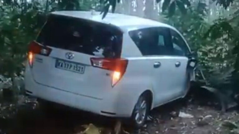 ಹಾಸನಾಂಬ ದರ್ಶನ ಪಡೆದು ವಾಪಸ್ಸಾಗುತ್ತಿದ್ದಾಗ ಭೀಕರ ಅಫಘಾತ : ಇಬ್ಬರ ಸಾವು