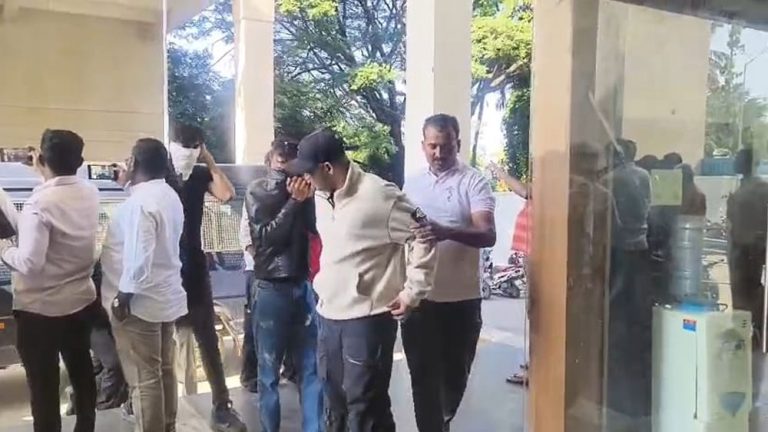 ಬೆಂಗಳೂರು ಹೊರವಲಯದಲ್ಲಿ ನಡೆಯುತ್ತಿದ್ದ ರೇವ್‌ ಪಾರ್ಟಿ ಮೇಲೆ ಪೊಲೀಸರ ದಾಳಿ, 115 ಮಂದಿ ವಶಕ್ಕೆ