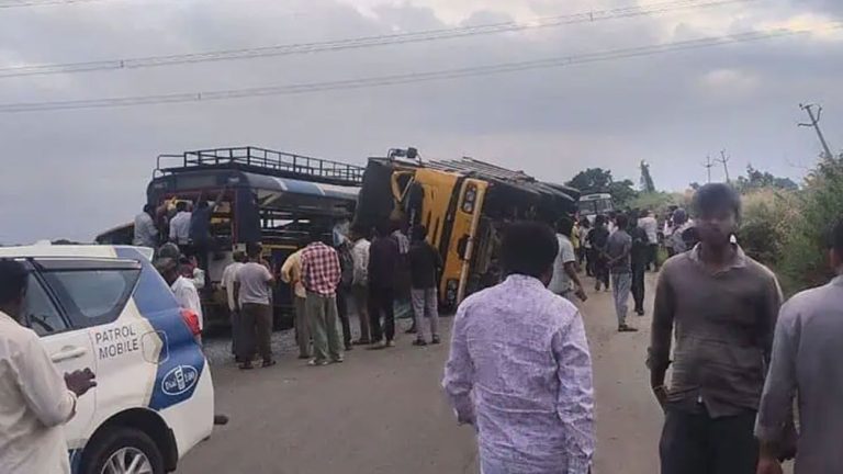 BREAKING : ತೆಲಂಗಾಣದಲ್ಲಿ ಬಸ್-ಟ್ರಕ್ ನಡುವೆ ಭೀಕರ ರಸ್ತೆ ಅಪಘಾತ, 20 ಮಂದಿ ಸಾವು