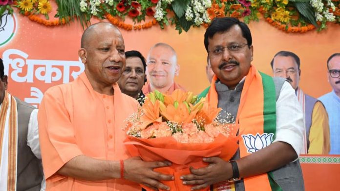 Nitin Nabin And Yogi Adityanath.jpg